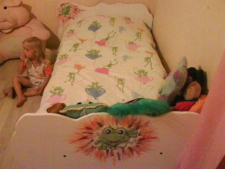 MON PREMIER LIT DE GRANDE FILLE CREE PAR PAPA,MAMAN, DAMIEN ET MOI !!!!!!!!! 